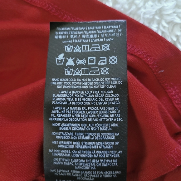 Guess❓Logo with Leopard🐆 Border Tee - NWT - Picture 8 of 11